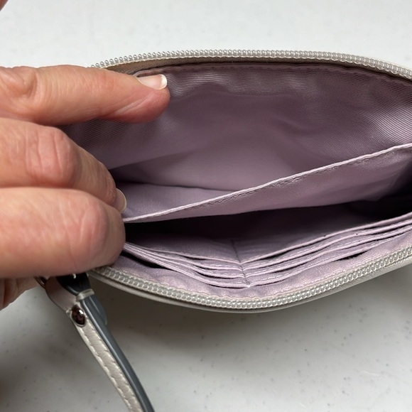 Coach Pearl White Leather Wristlet Vintage - Picture 5 of 8